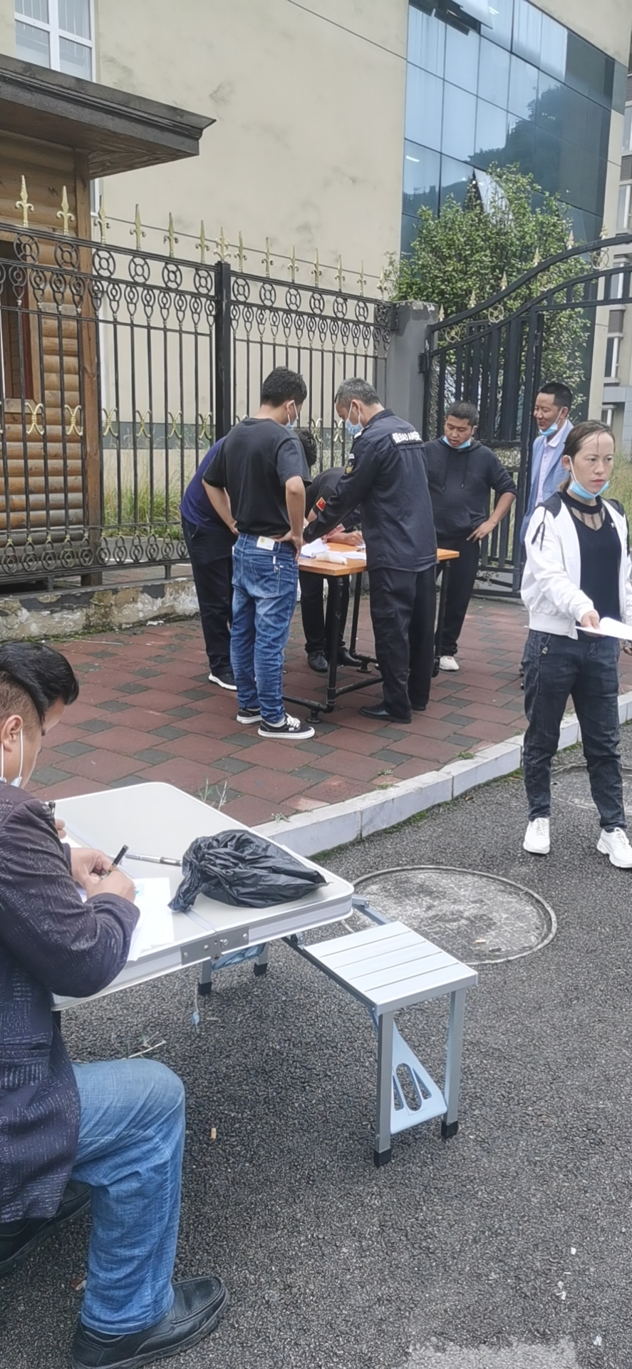 8月13日旭峰物業對三所學校后勤人員分批招聘面試?