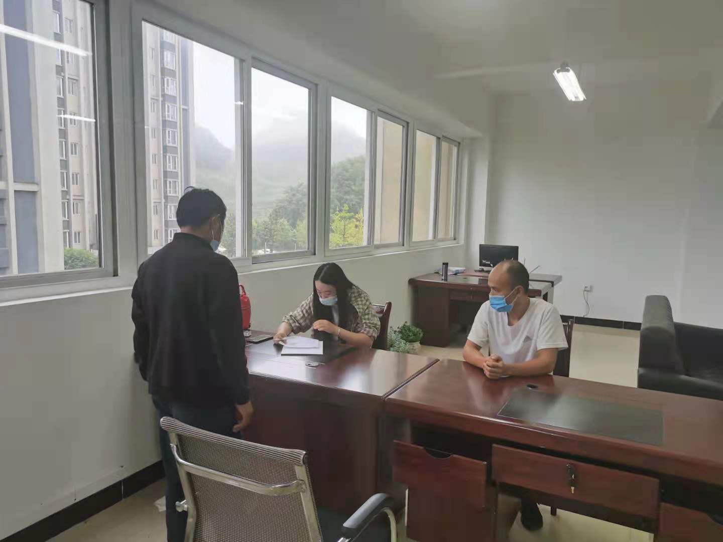 8月13日旭峰物業對三所學校后勤人員分批招聘面試?