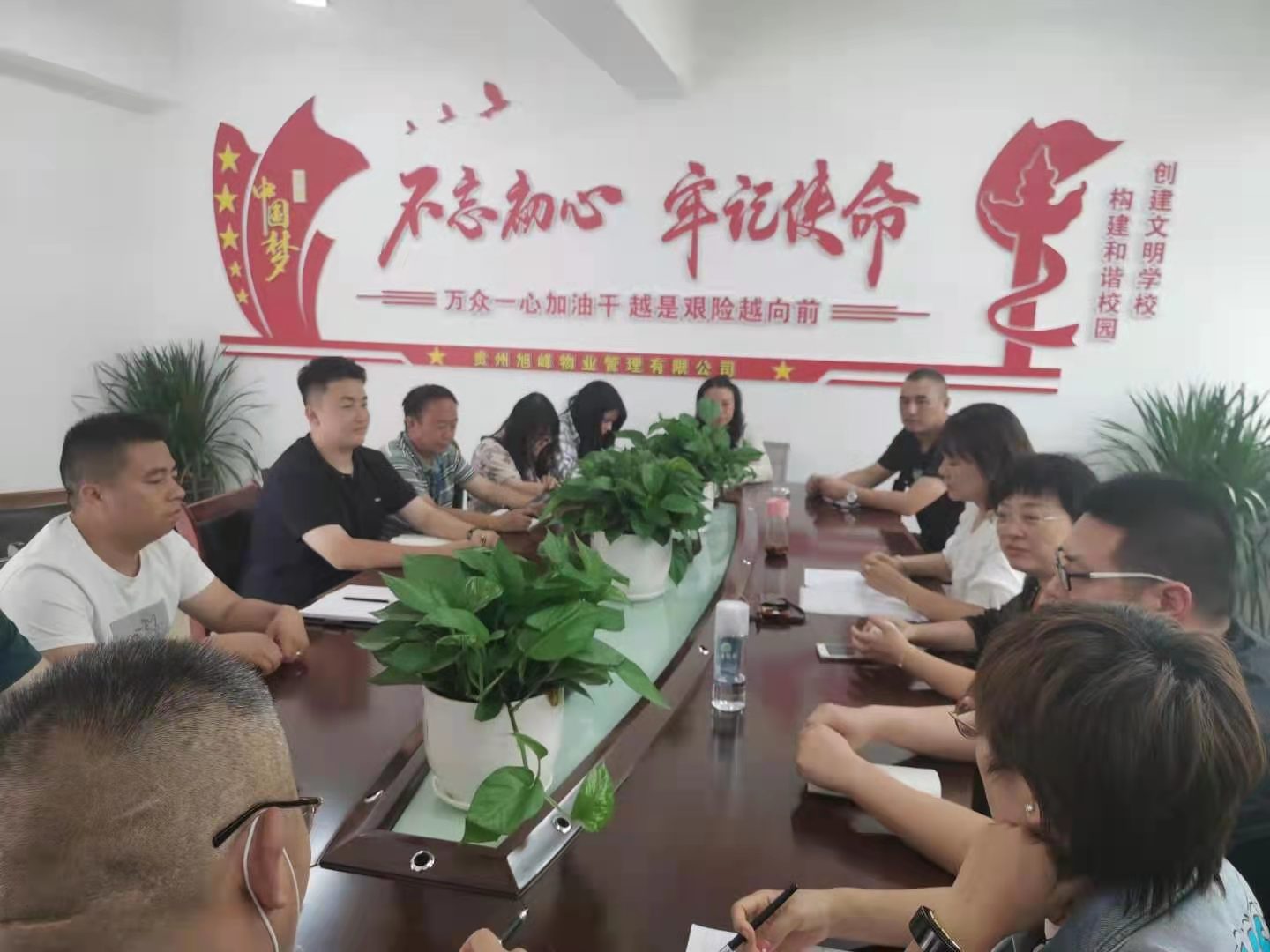 8月23日王總對高中城食堂承包商及弘學現場工作人員做秋季學期開學工作安排
