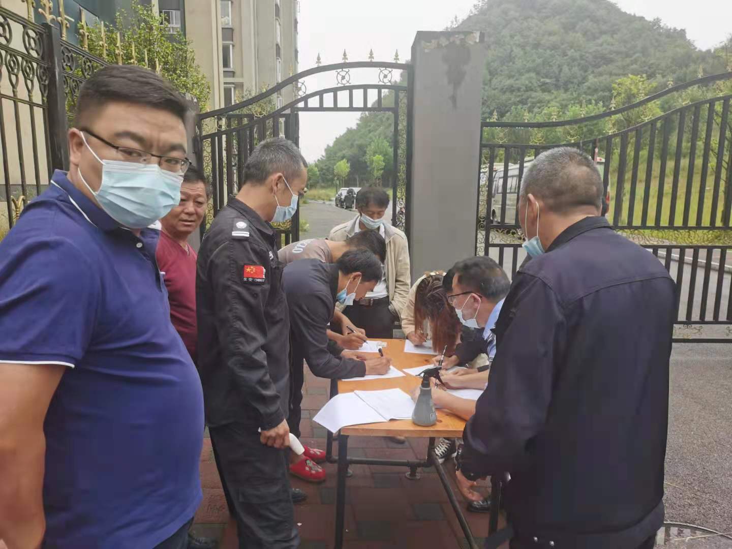 8月13日旭峰物業對三所學校后勤人員分批招聘面試?